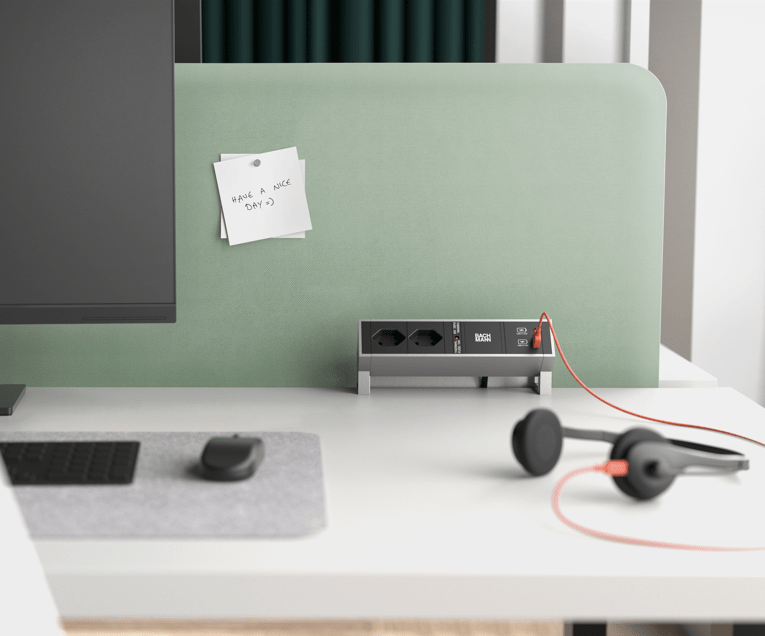 DESK 2
